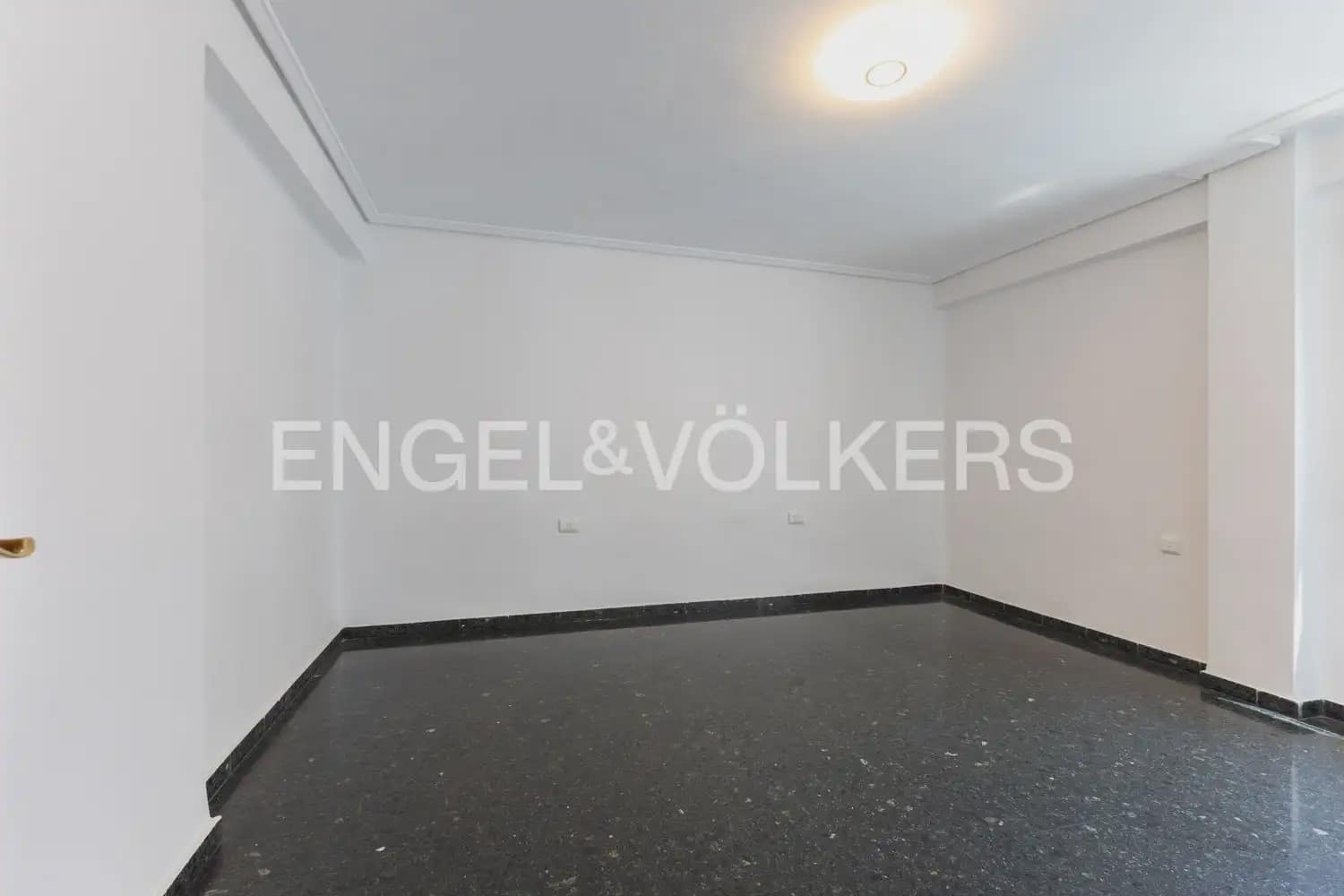 Piso de 3 habitaciones en València ciudad en alquiler con garaje - 1.580 € (Ref: 9989767)