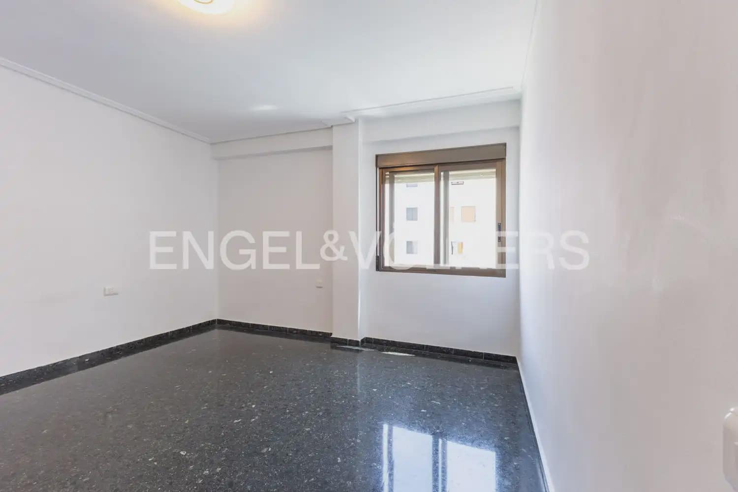 Piso de 3 habitaciones en València ciudad en alquiler con garaje - 1.580 € (Ref: 9989767)