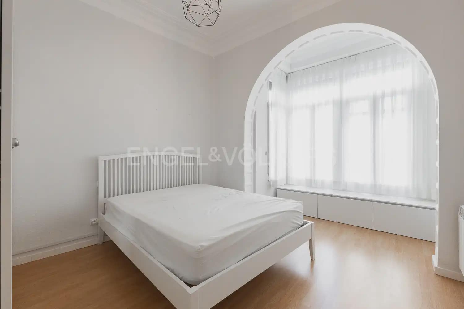 3 camera da letto Appartamento da affittare in Valencia citta - 2.150 € (Rif: 9989999)
