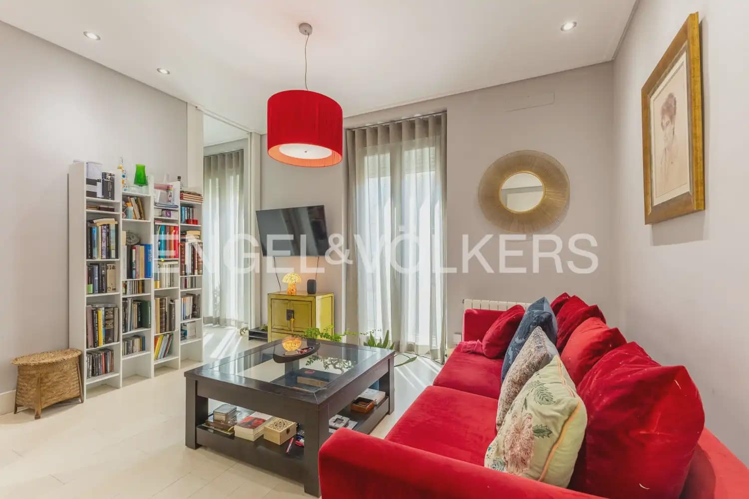 2 bedroom Flat for sale in Valencia city - € 495,000 (Ref: 9992027)