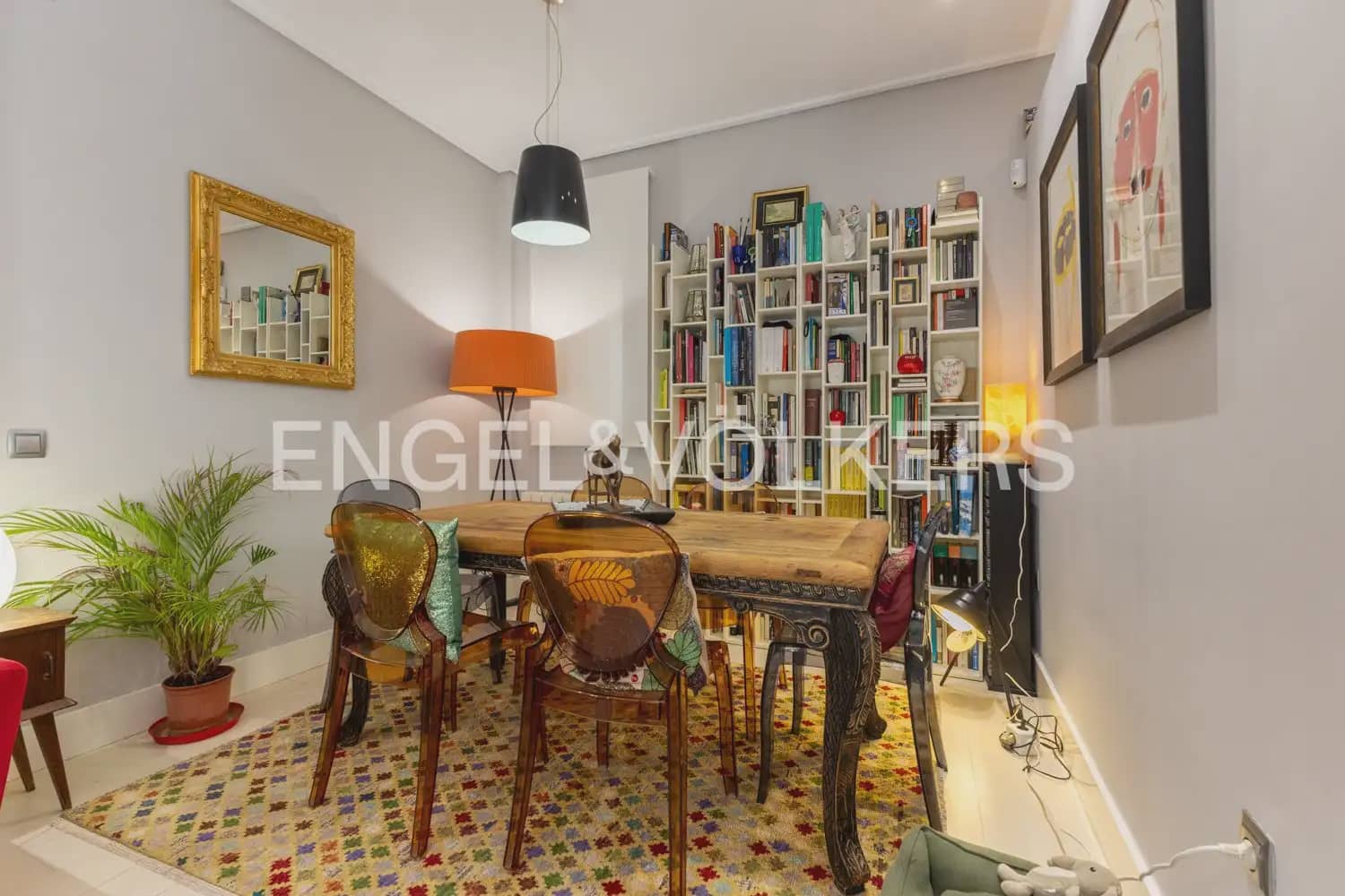 2 bedroom Flat for sale in Valencia city - € 495,000 (Ref: 9992027)