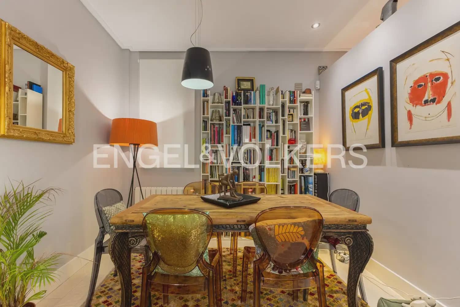 2 bedroom Flat for sale in Valencia city - € 495,000 (Ref: 9992027)
