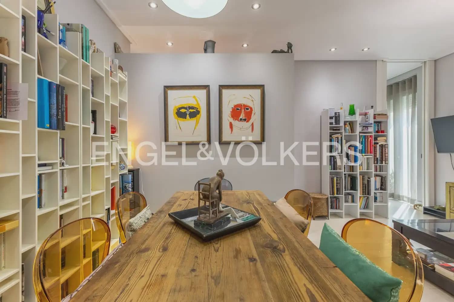 2 bedroom Flat for sale in Valencia city - € 495,000 (Ref: 9992027)