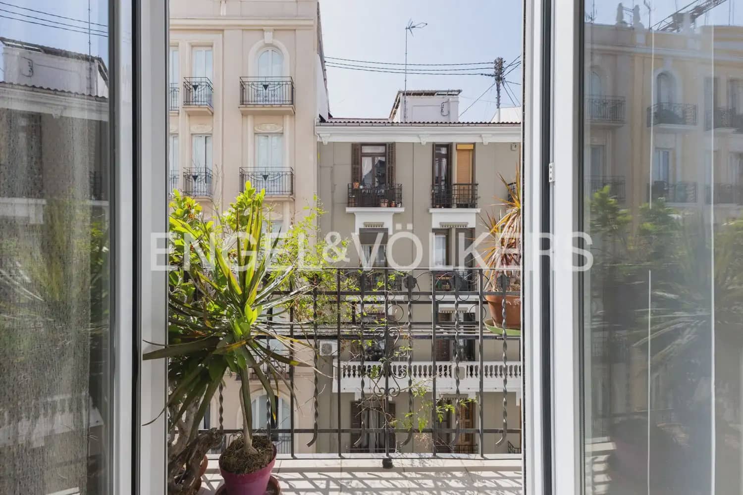 2 bedroom Flat for sale in Valencia city - € 495,000 (Ref: 9992027)