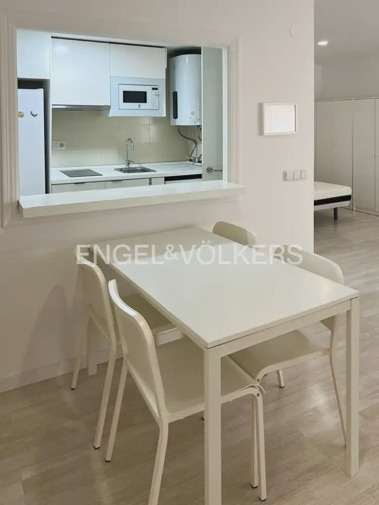 1 soverom Leilighet til leie i Valencia by - € 1 500 (Ref: 9995973)