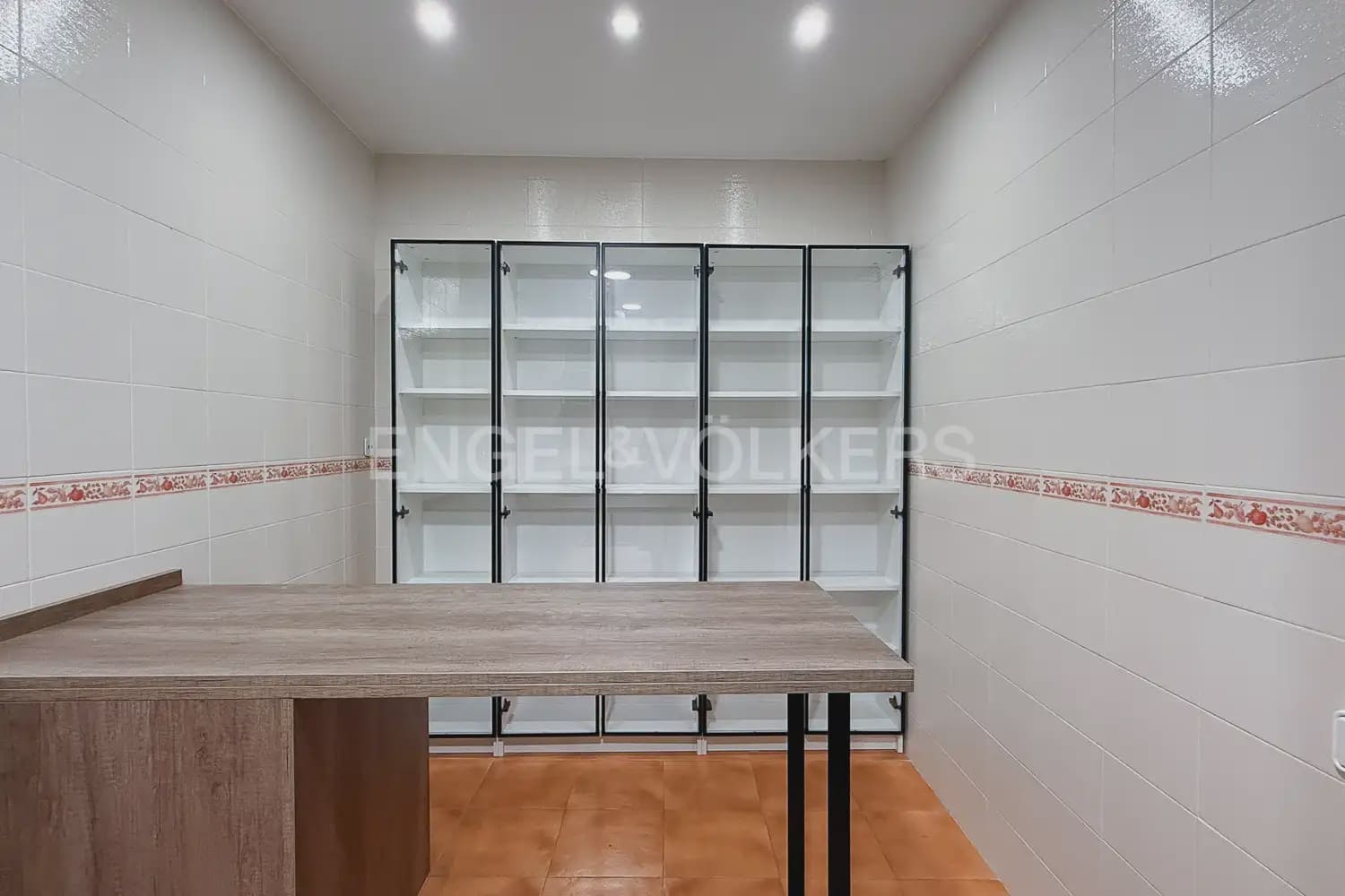 3 bedroom Flat for rent in Valencia city - € 2,100 (Ref: 9995975)