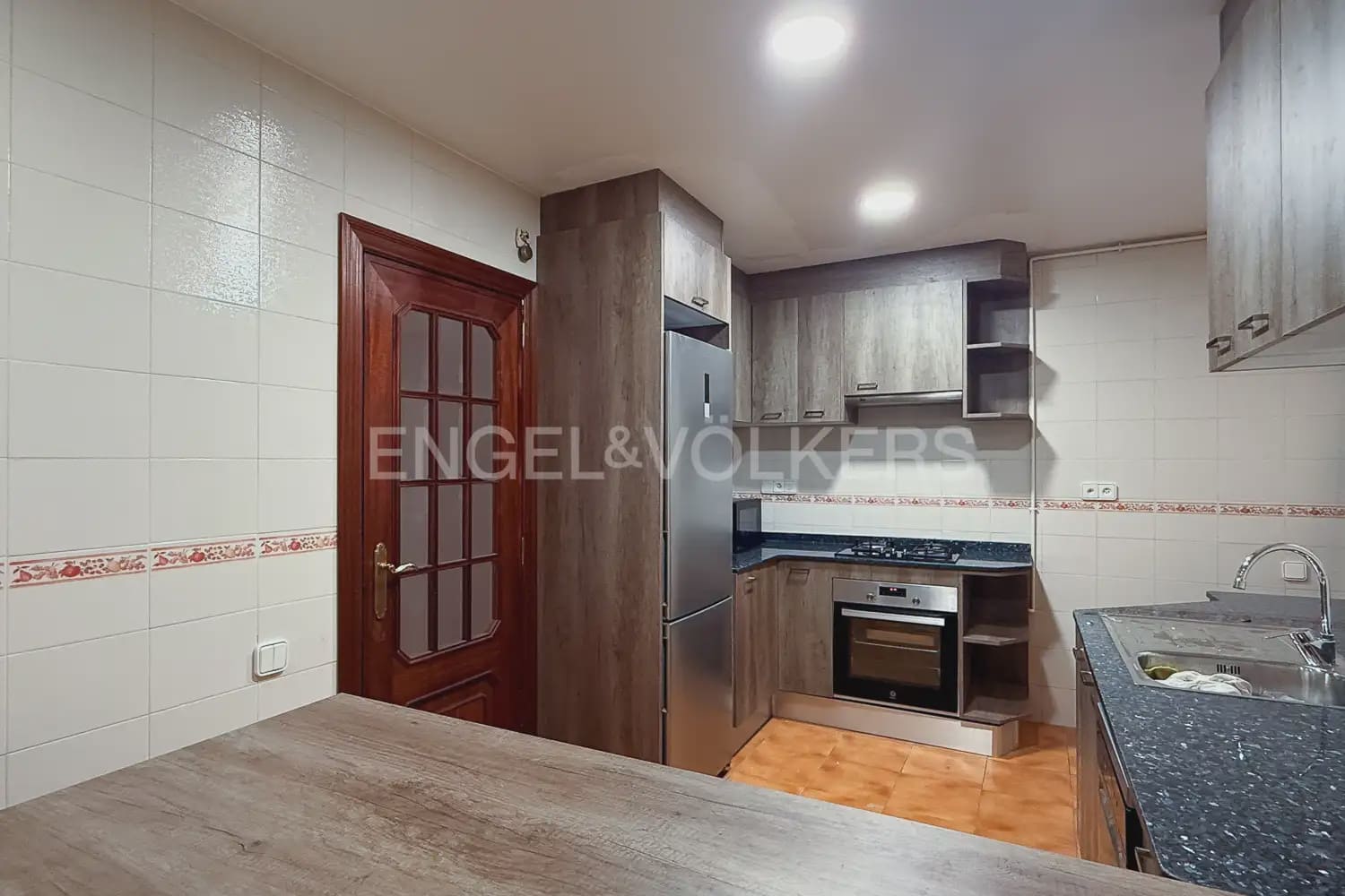3 bedroom Flat for rent in Valencia city - € 2,100 (Ref: 9995975)