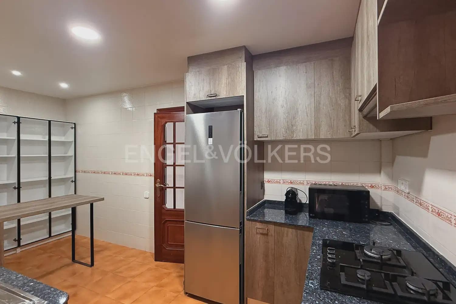 3 bedroom Flat for rent in Valencia city - € 2,100 (Ref: 9995975)