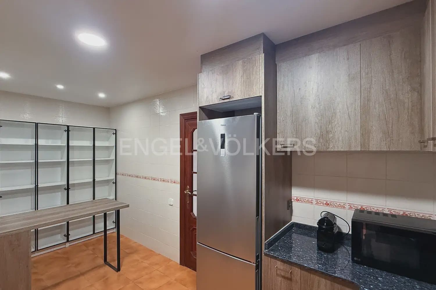 3 bedroom Flat for rent in Valencia city - € 2,100 (Ref: 9995975)