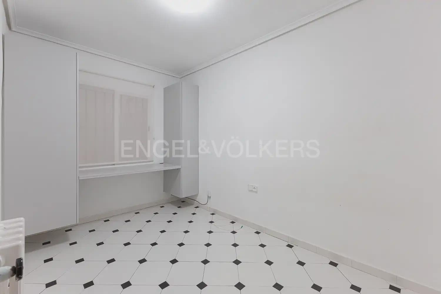 3 bedroom Flat for rent in Valencia city - € 2,100 (Ref: 9995975)