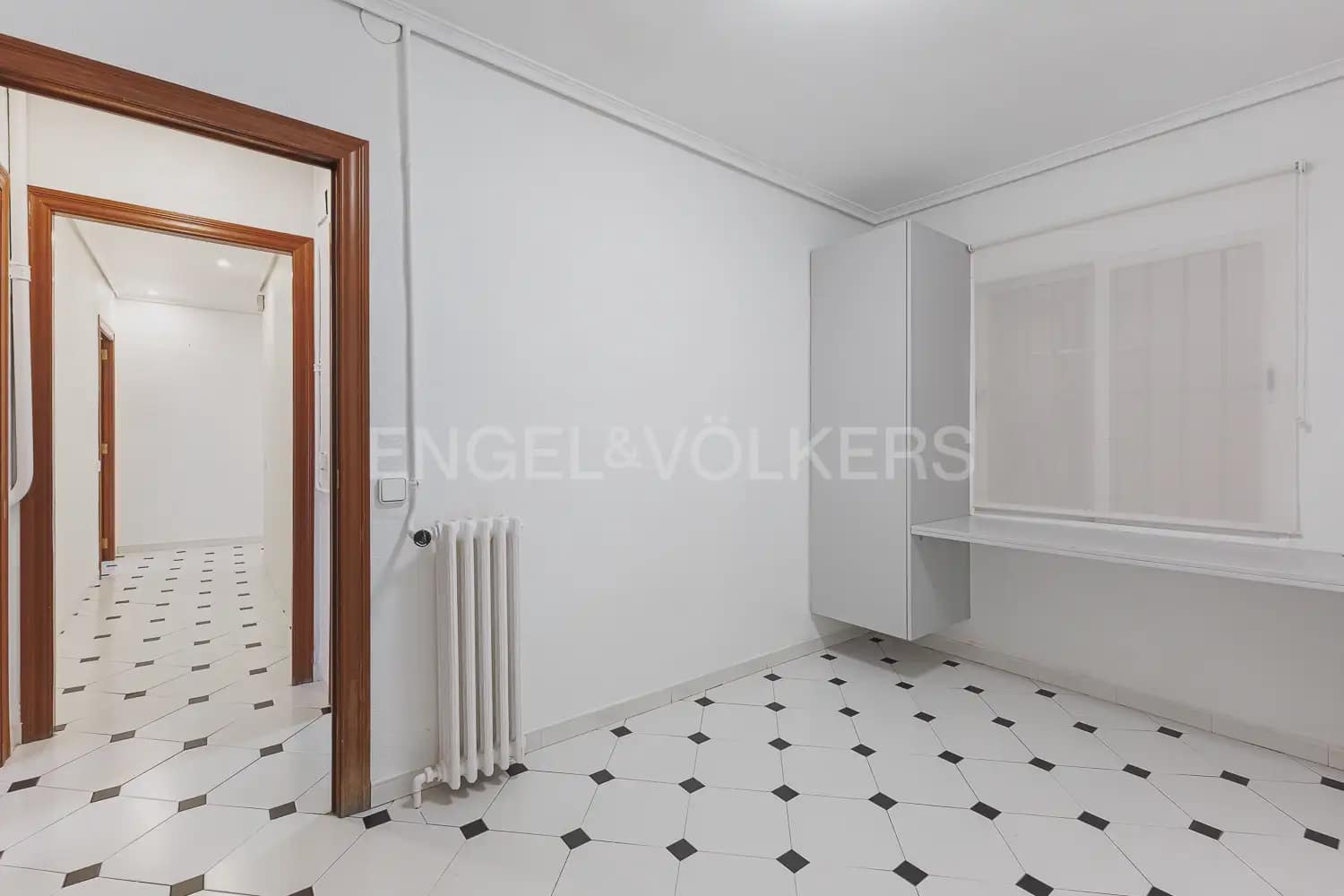 3 bedroom Flat for rent in Valencia city - € 2,100 (Ref: 9995975)
