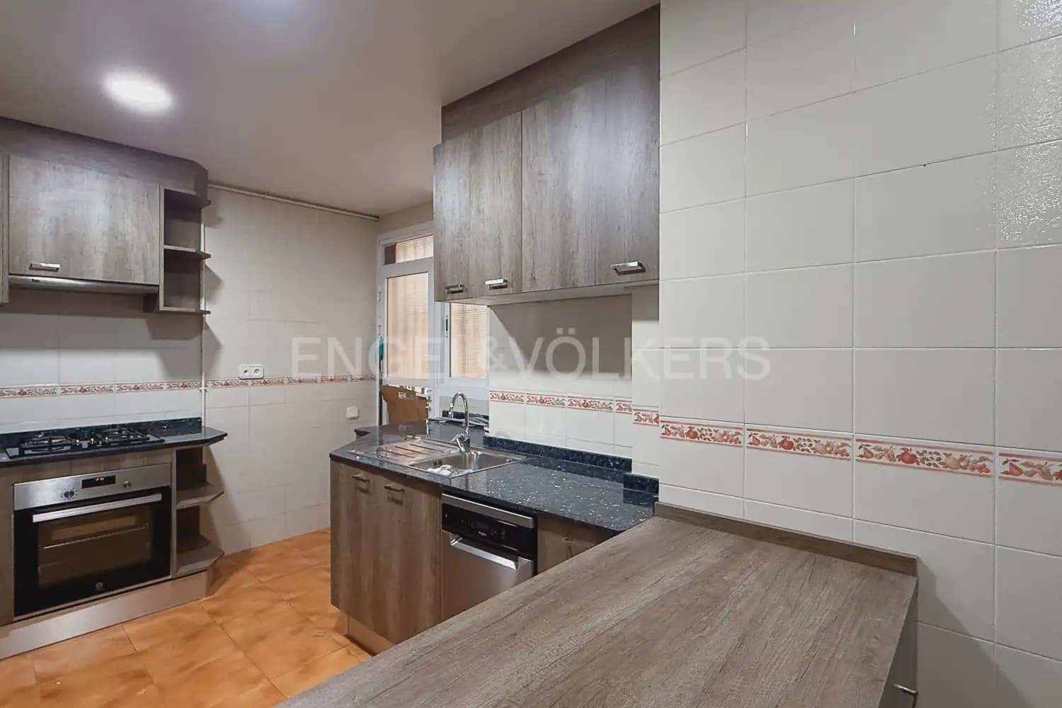 3 bedroom Flat for rent in Valencia city - € 2,100 (Ref: 9995975)