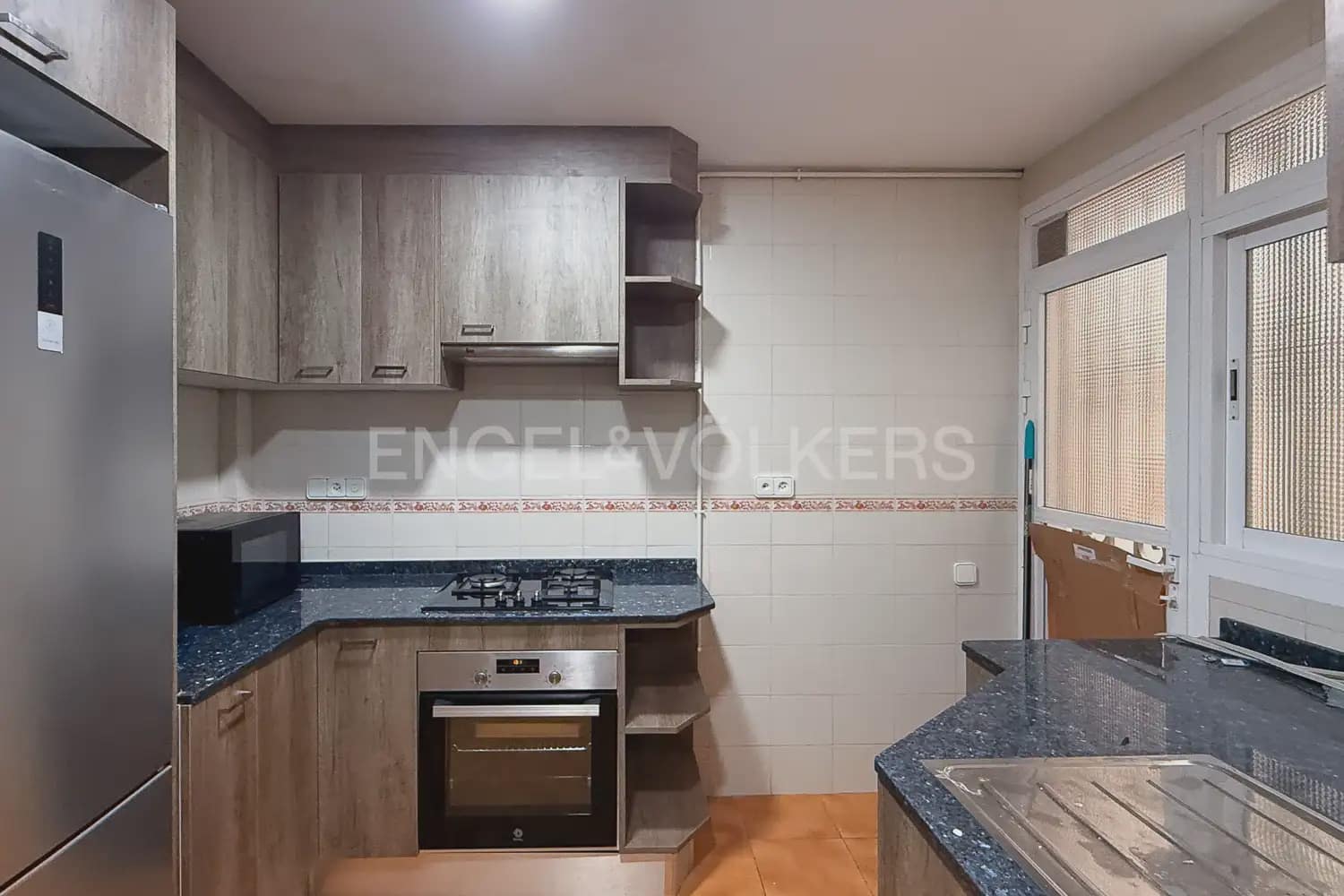 3 bedroom Flat for rent in Valencia city - € 2,100 (Ref: 9995975)