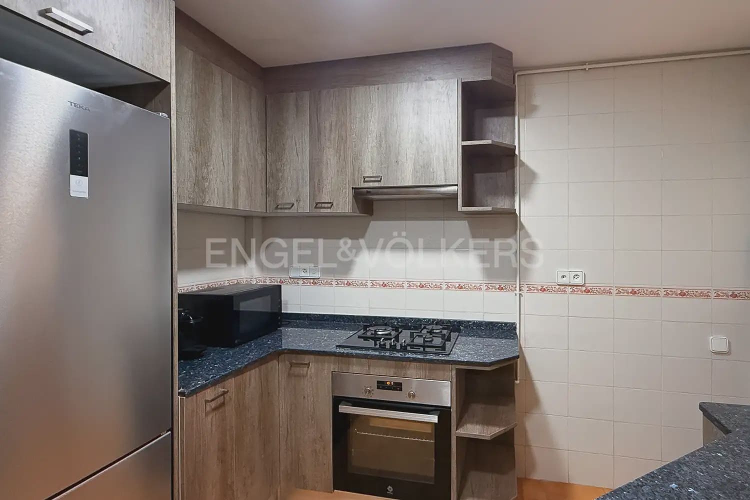 3 bedroom Flat for rent in Valencia city - € 2,100 (Ref: 9995975)