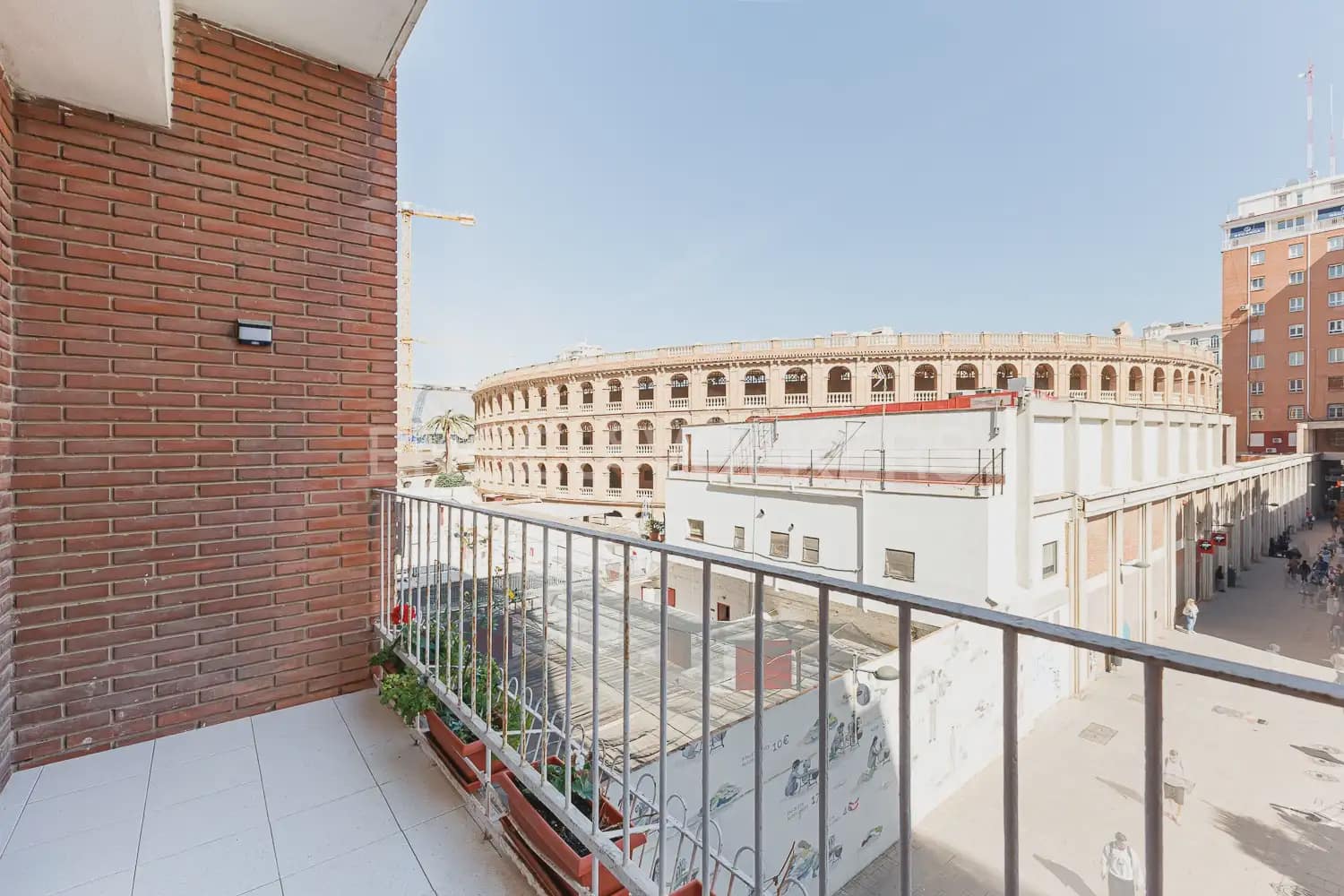 3 bedroom Flat for rent in Valencia city - € 2,100 (Ref: 9995975)