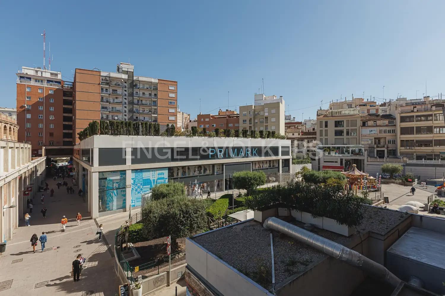 3 bedroom Flat for rent in Valencia city - € 2,100 (Ref: 9995975)