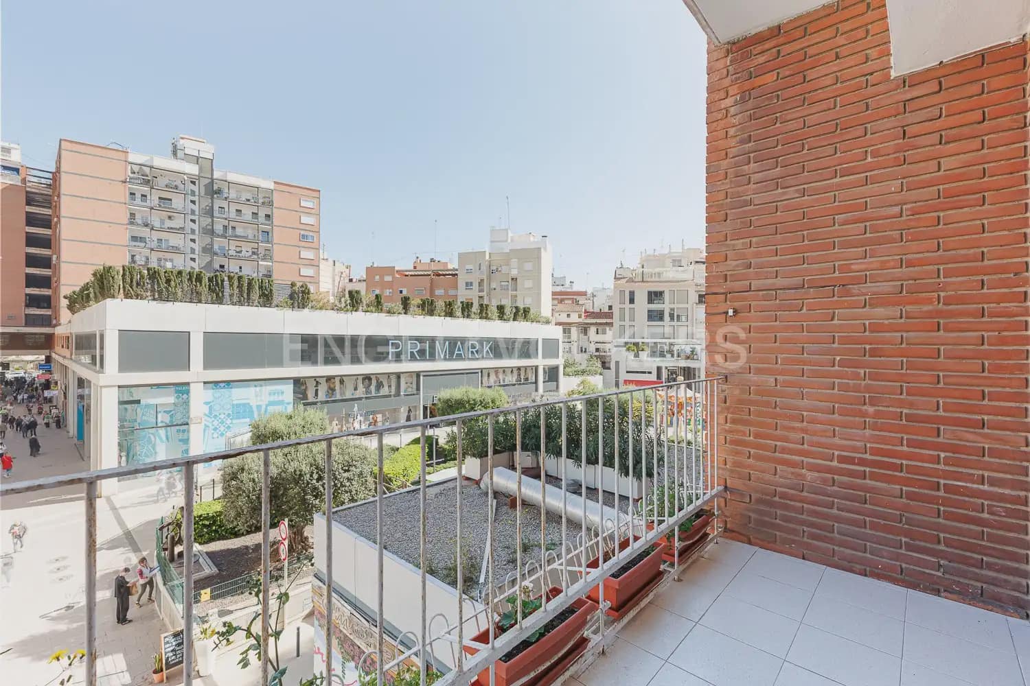 3 bedroom Flat for rent in Valencia city - € 2,100 (Ref: 9995975)
