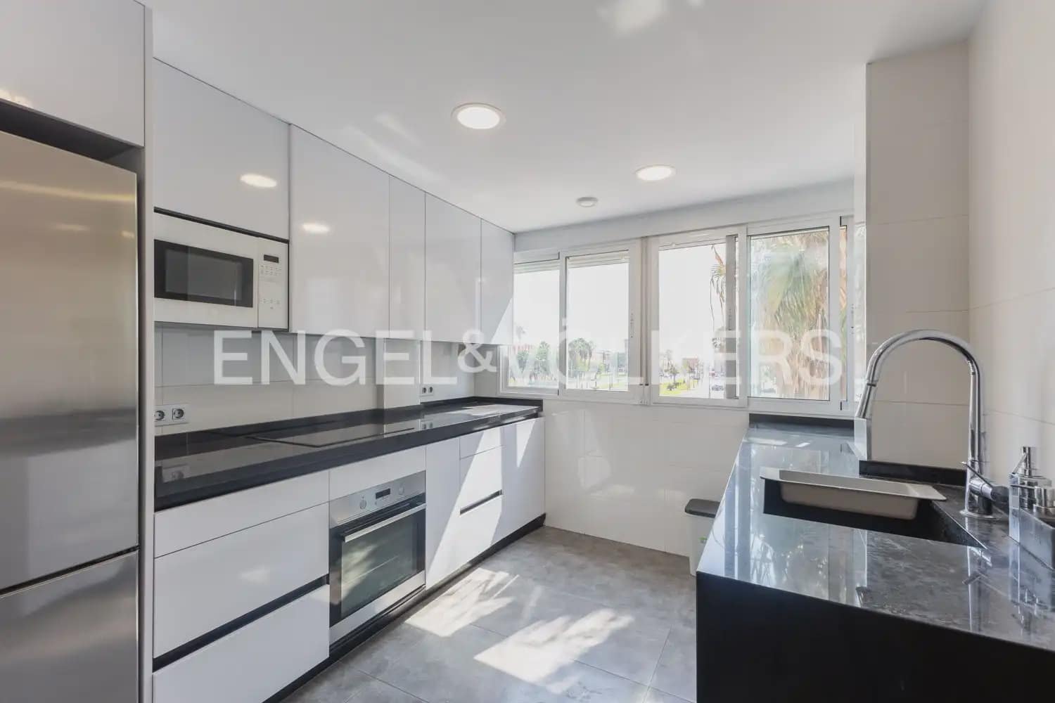 3 slaapkamer Flat te huur in Valencia stad - € 1.600 (Ref: 9995976)