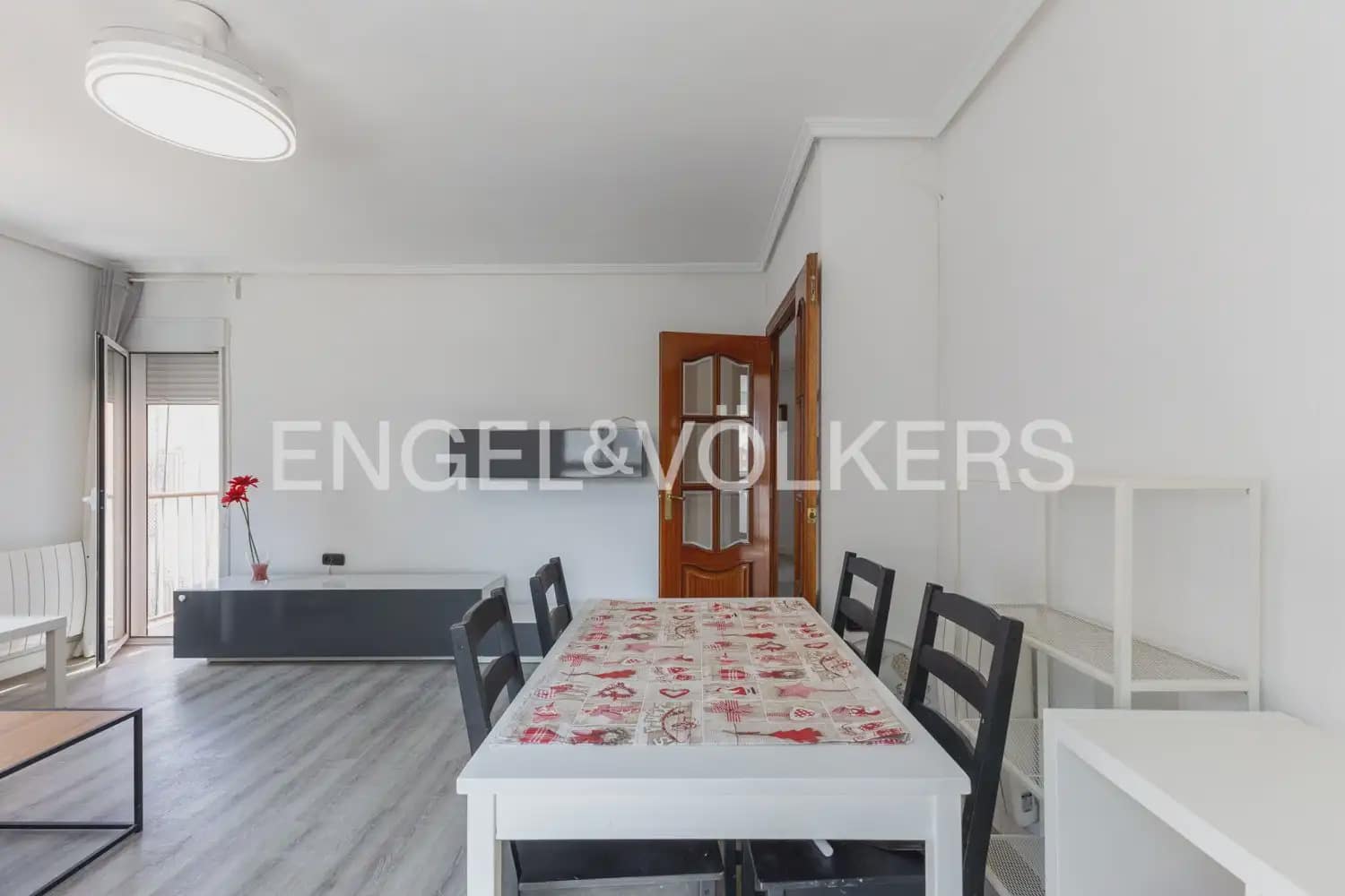3 slaapkamer Flat te huur in Valencia stad - € 1.600 (Ref: 9995976)