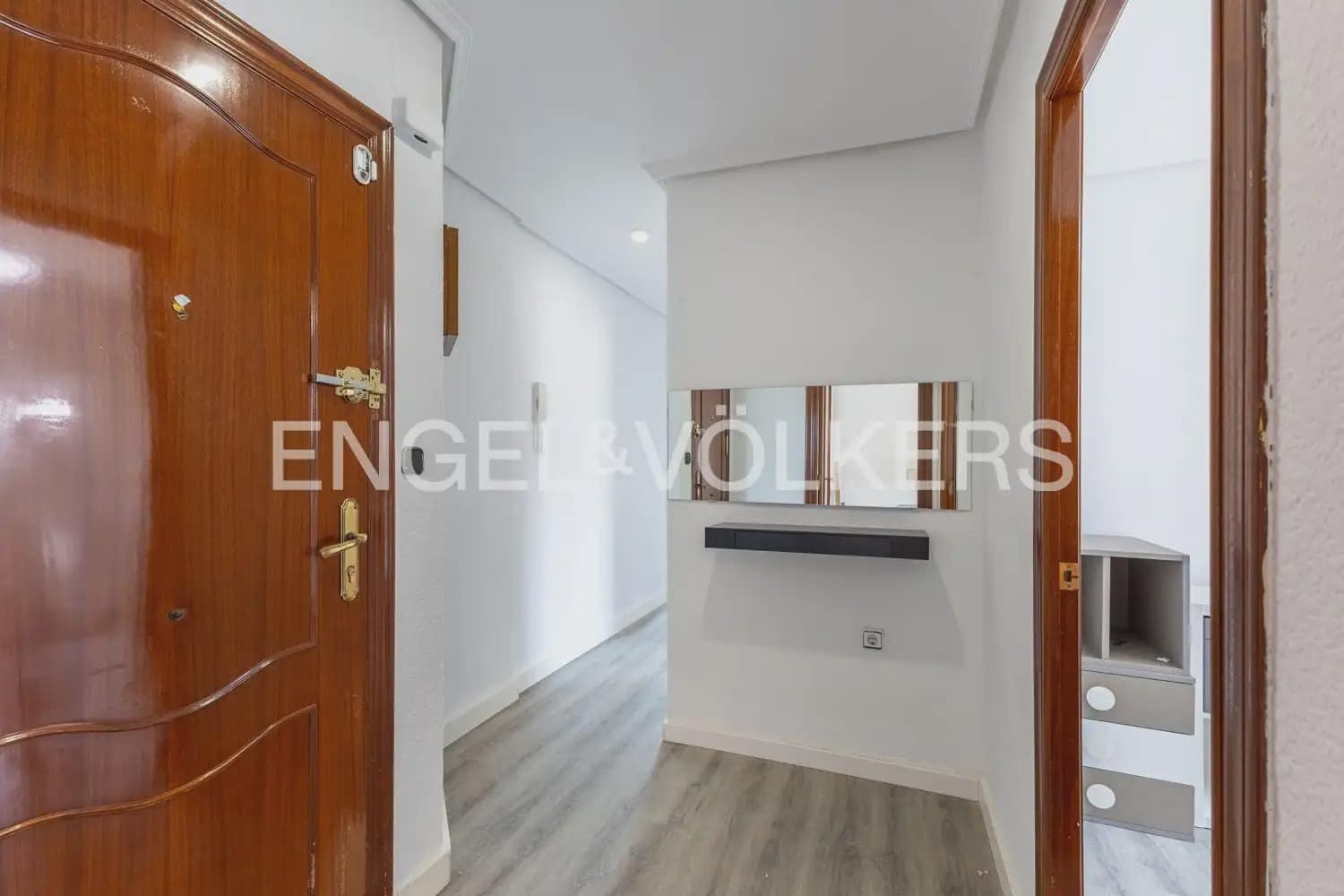 3 slaapkamer Flat te huur in Valencia stad - € 1.600 (Ref: 9995976)
