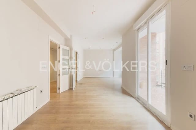 4 bedroom Flat for rent in Russafa, Valencia city - € 2,500 (Ref: 9995977)