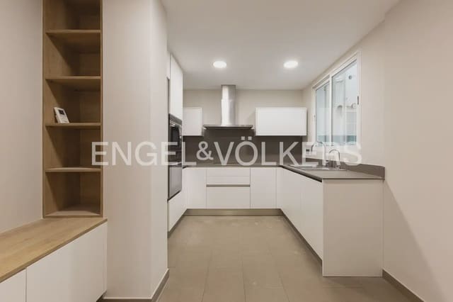 4 bedroom Flat for rent in Russafa, Valencia city - € 2,500 (Ref: 9995977)