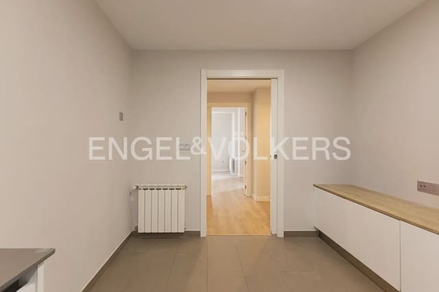 4 bedroom Flat for rent in Russafa, Valencia city - € 2,500 (Ref: 9995977)