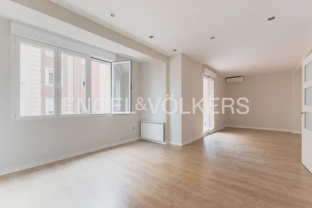 4 bedroom Flat for rent in Russafa, Valencia city - € 2,500 (Ref: 9995977)