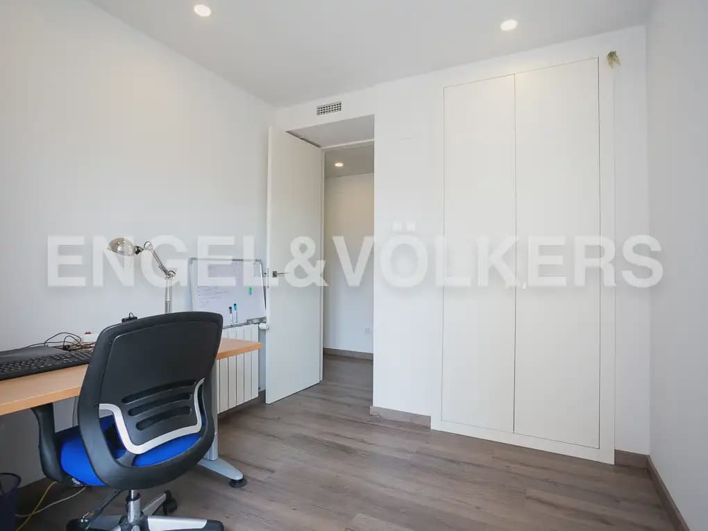 3 quarto Apartamento para arrendar em Valencia cidade com garagem - 2 300 € (Ref: 9995978)