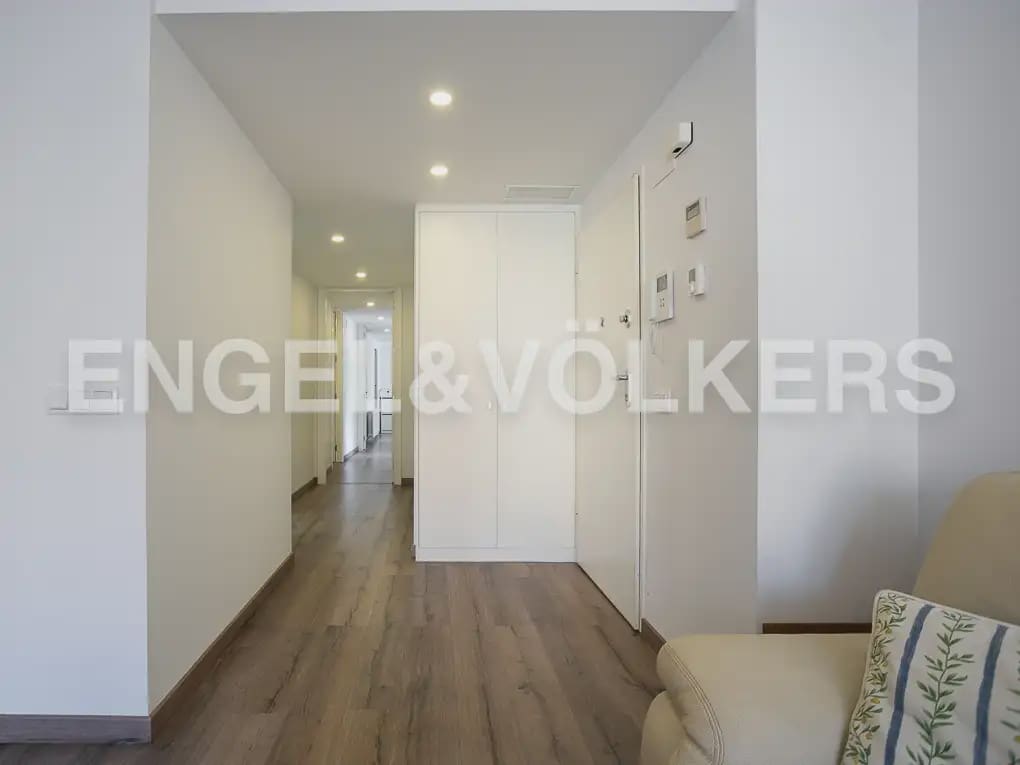 3 quarto Apartamento para arrendar em Valencia cidade com garagem - 2 300 € (Ref: 9995978)