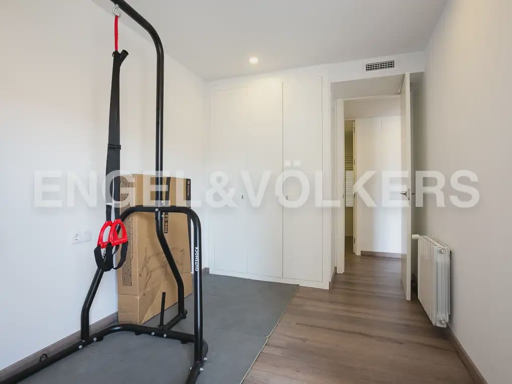 3 quarto Apartamento para arrendar em Valencia cidade com garagem - 2 300 € (Ref: 9995978)