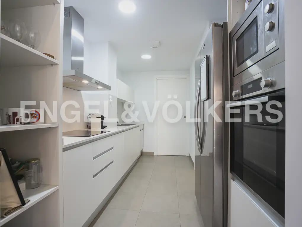3 quarto Apartamento para arrendar em Valencia cidade com garagem - 2 300 € (Ref: 9995978)