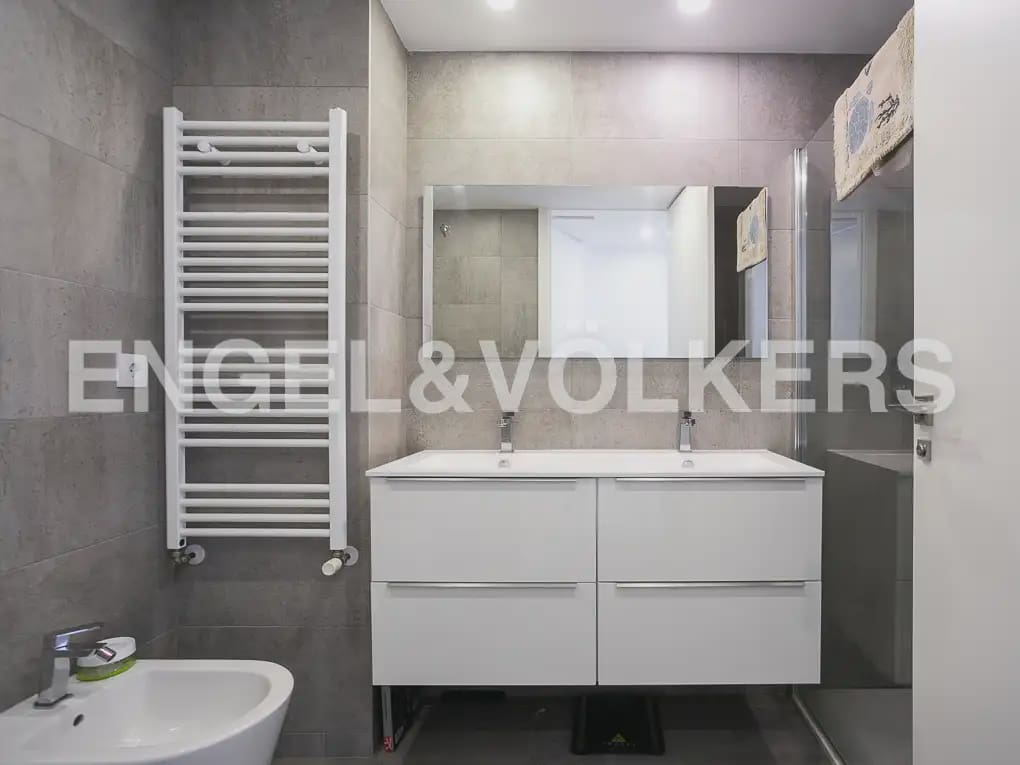 3 quarto Apartamento para arrendar em Valencia cidade com garagem - 2 300 € (Ref: 9995978)