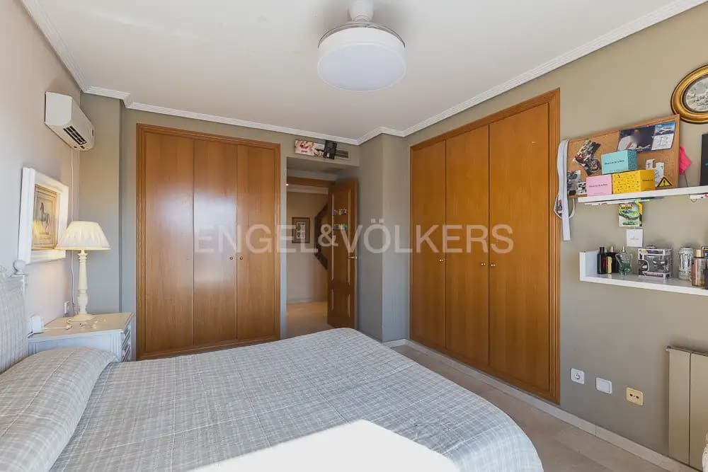 4 quarto Penthouse para arrendar em Valencia cidade com piscina garagem - 5 000 € (Ref: 9995979)