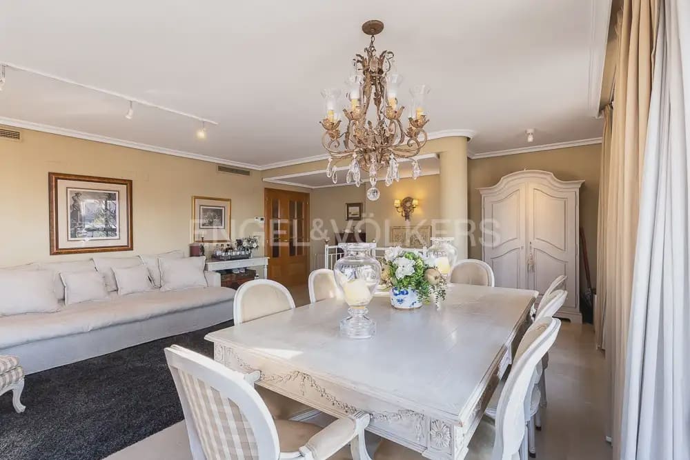 4 quarto Penthouse para arrendar em Valencia cidade com piscina garagem - 5 000 € (Ref: 9995979)