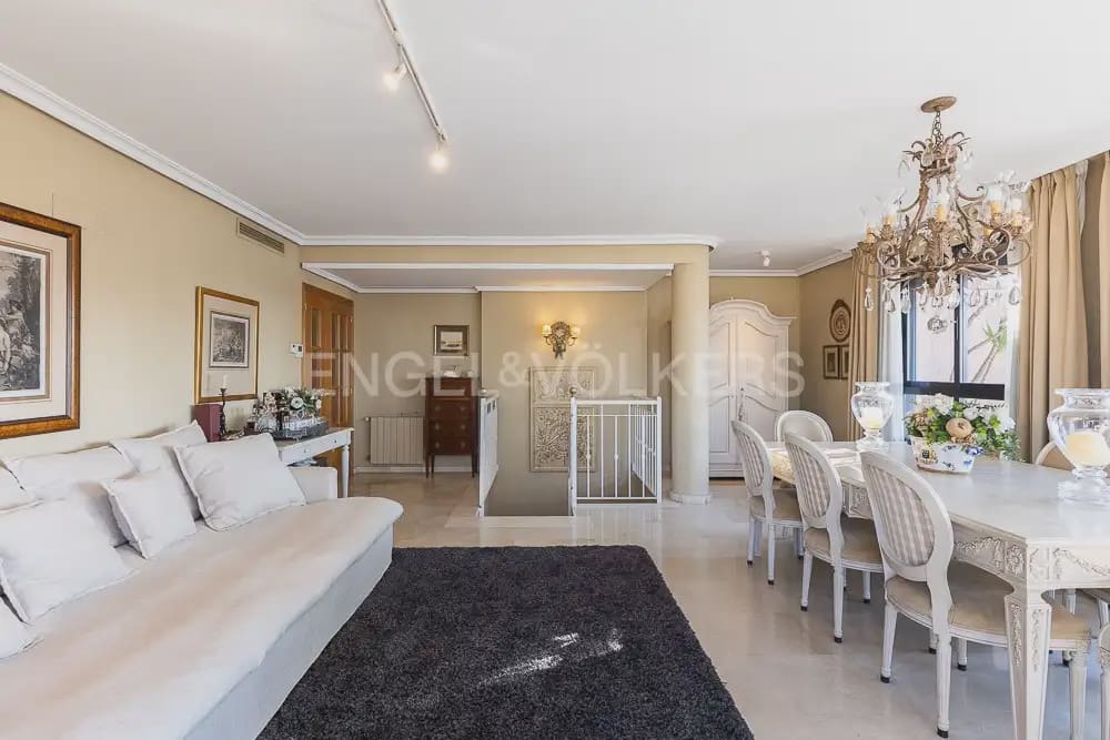 4 quarto Penthouse para arrendar em Valencia cidade com piscina garagem - 5 000 € (Ref: 9995979)
