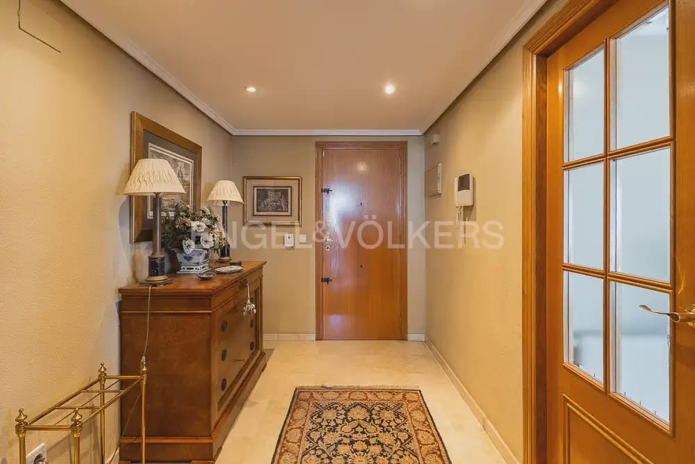 4 quarto Penthouse para arrendar em Valencia cidade com piscina garagem - 5 000 € (Ref: 9995979)