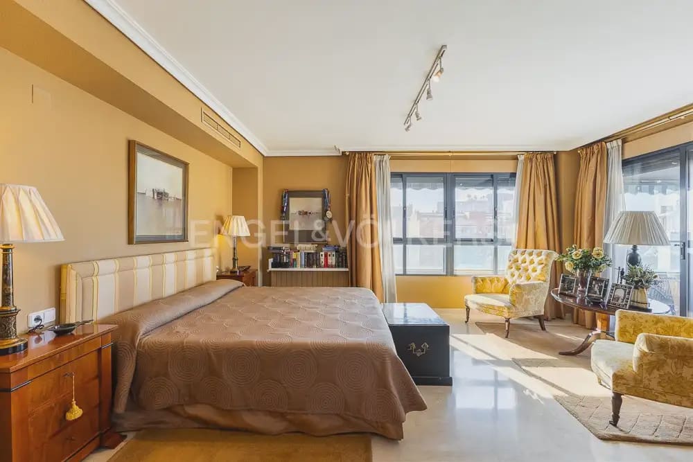 4 quarto Penthouse para arrendar em Valencia cidade com piscina garagem - 5 000 € (Ref: 9995979)