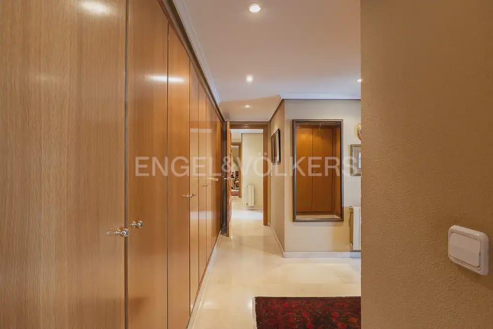 4 quarto Penthouse para arrendar em Valencia cidade com piscina garagem - 5 000 € (Ref: 9995979)