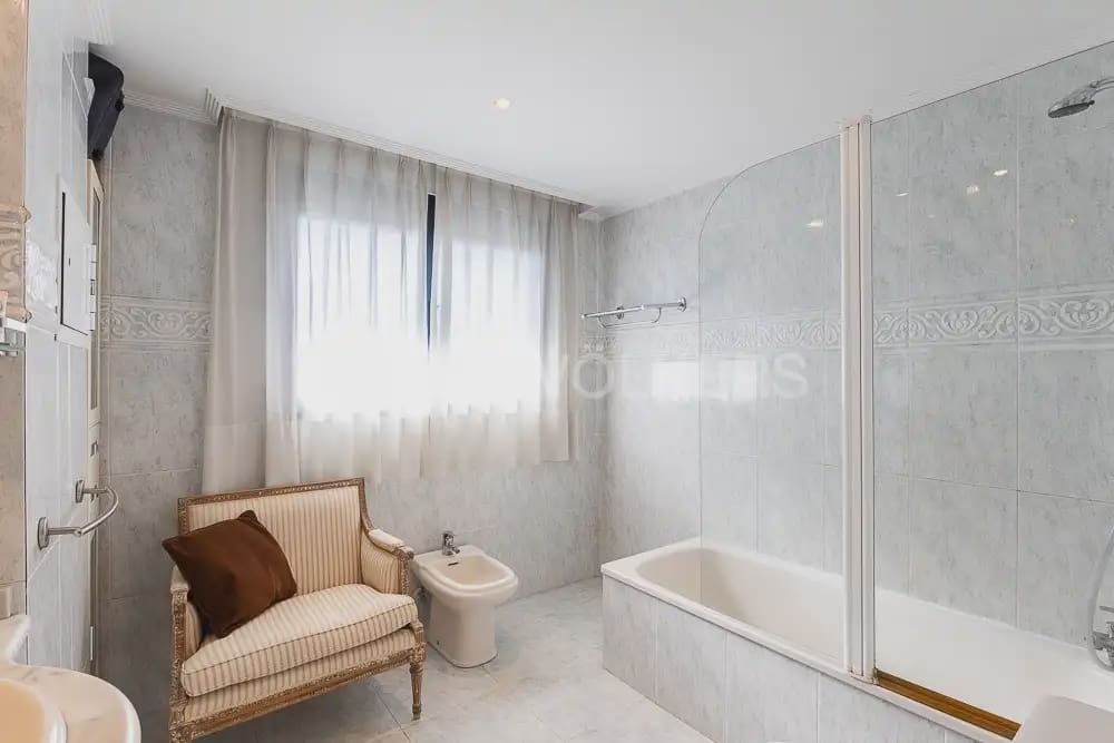 4 quarto Penthouse para arrendar em Valencia cidade com piscina garagem - 5 000 € (Ref: 9995979)