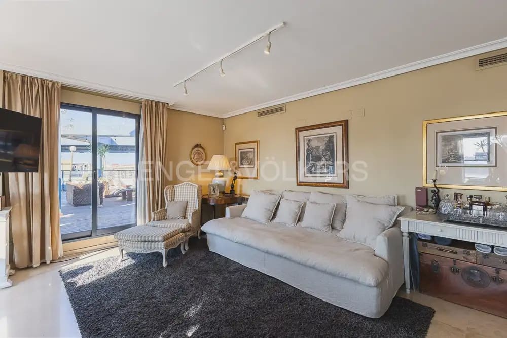 4 quarto Penthouse para arrendar em Valencia cidade com piscina garagem - 5 000 € (Ref: 9995979)