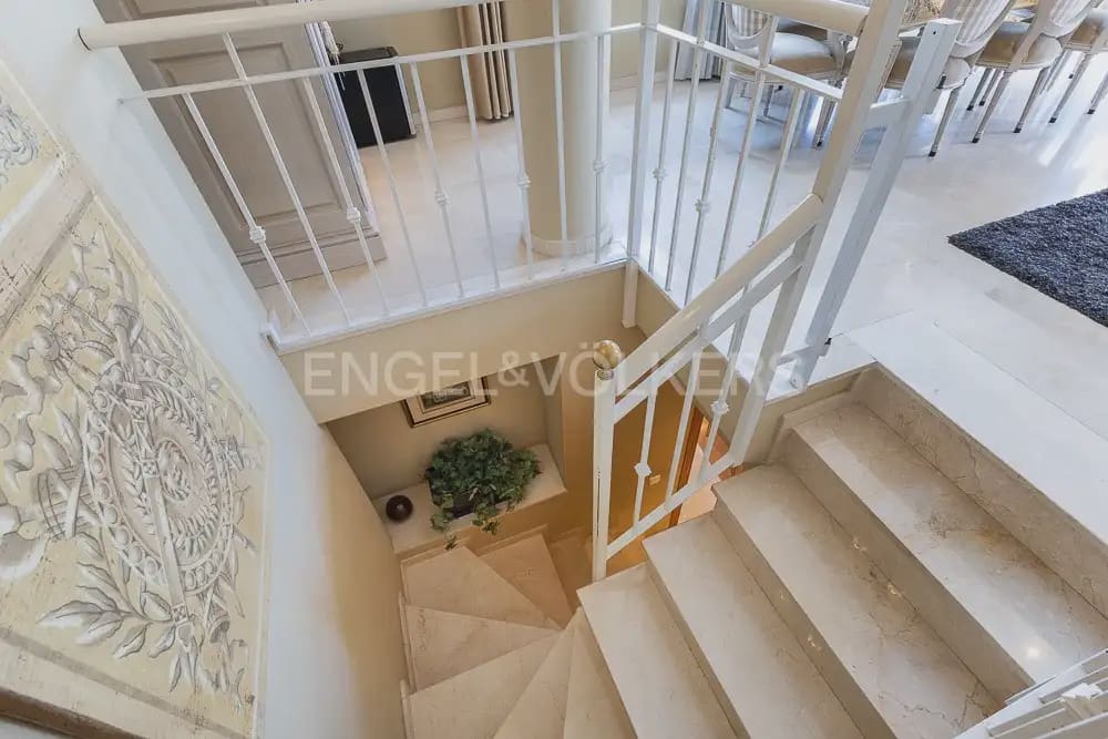 4 quarto Penthouse para arrendar em Valencia cidade com piscina garagem - 5 000 € (Ref: 9995979)