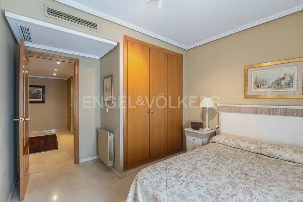 4 quarto Penthouse para arrendar em Valencia cidade com piscina garagem - 5 000 € (Ref: 9995979)