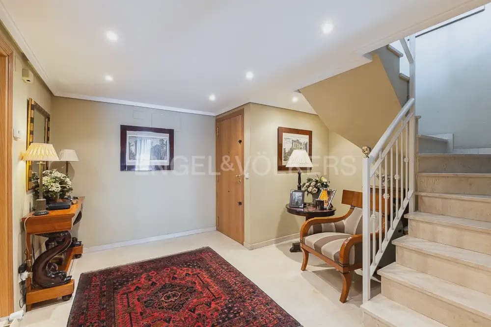 4 quarto Penthouse para arrendar em Valencia cidade com piscina garagem - 5 000 € (Ref: 9995979)