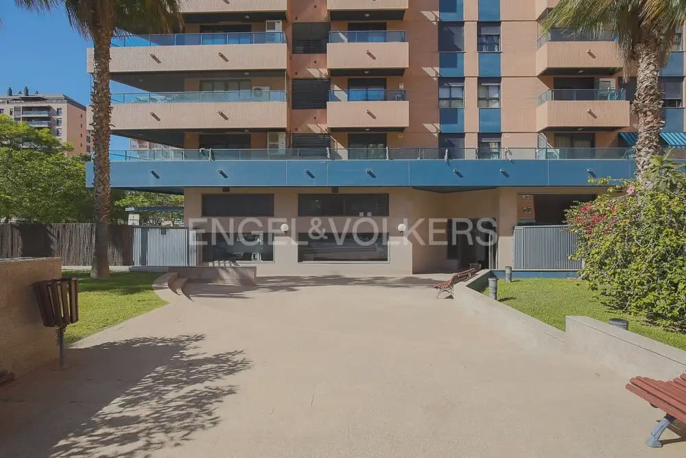 4 quarto Penthouse para arrendar em Valencia cidade com piscina garagem - 5 000 € (Ref: 9995979)