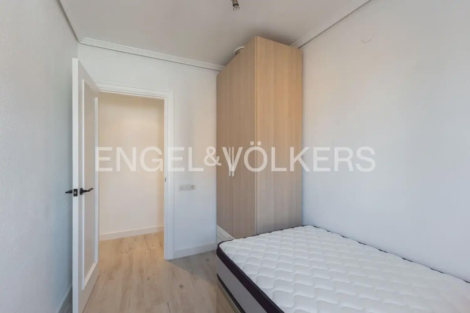 3 camera da letto Appartamento da affittare in Mislata con garage - 1.800 € (Rif: 9996082)