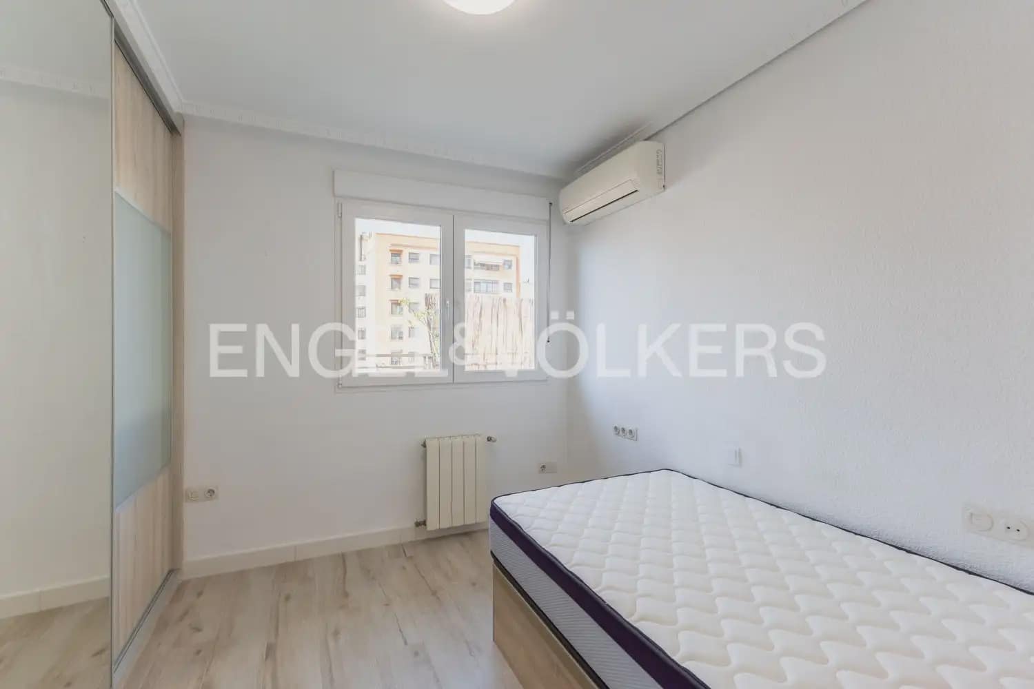 3 camera da letto Appartamento da affittare in Mislata con garage - 1.800 € (Rif: 9996082)