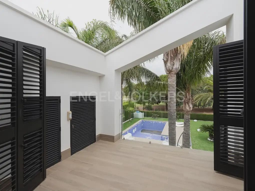 Chalet de 6 habitaciones en Bétera en alquiler con piscina - 8.000 € (Ref: 9996083)