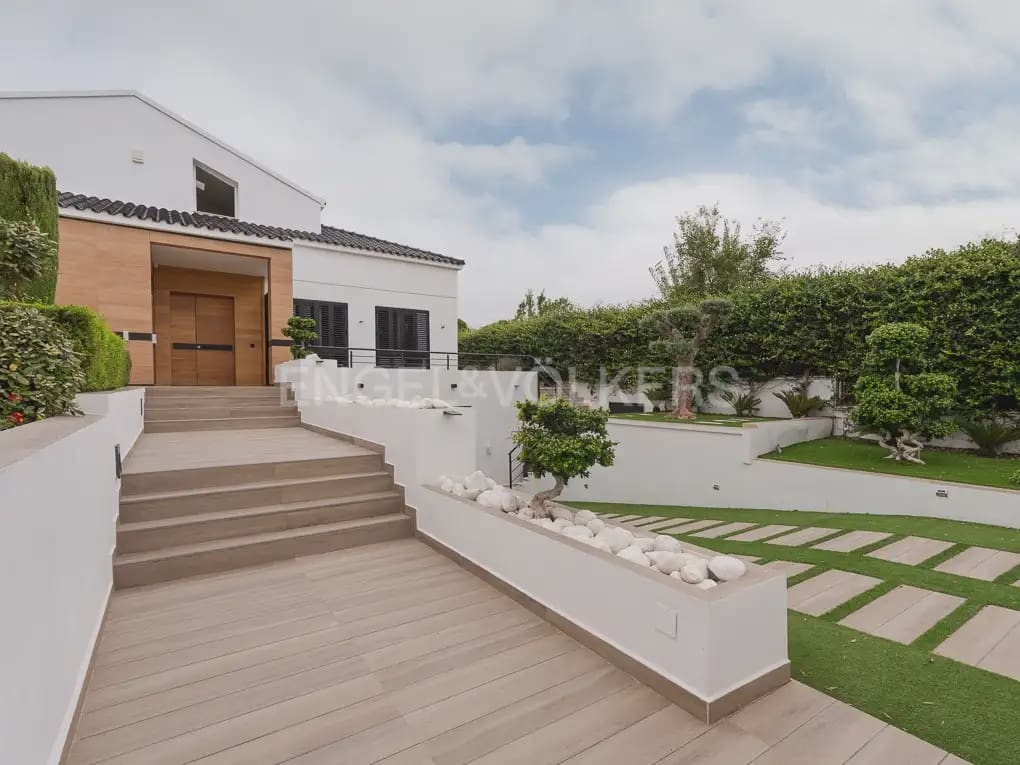 Chalet de 6 habitaciones en Bétera en alquiler con piscina - 8.000 € (Ref: 9996083)