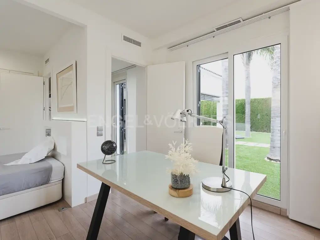 Chalet de 6 habitaciones en Bétera en alquiler con piscina - 8.000 € (Ref: 9996083)